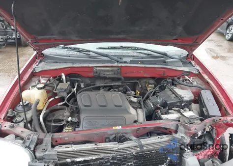 2004 Ford Escape Xlt from USA, damaged, VIN 1FMYU031X4DA16468